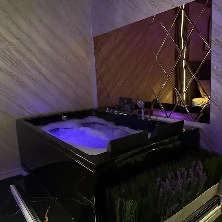 Royal Jacuzzi Apartment *
