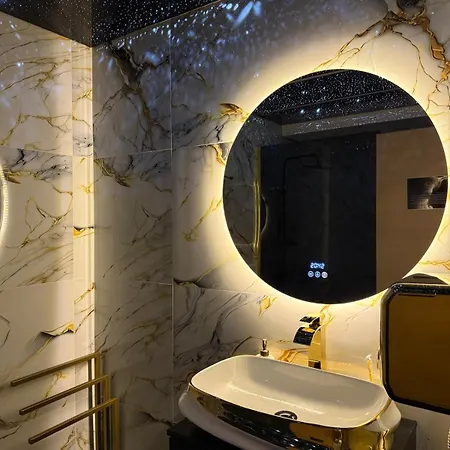Royal Jacuzzi Apartment *
